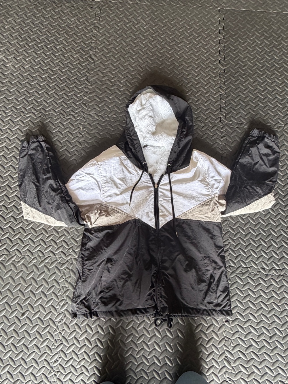 26 International Black and White Hooded Colorblock Raincoat